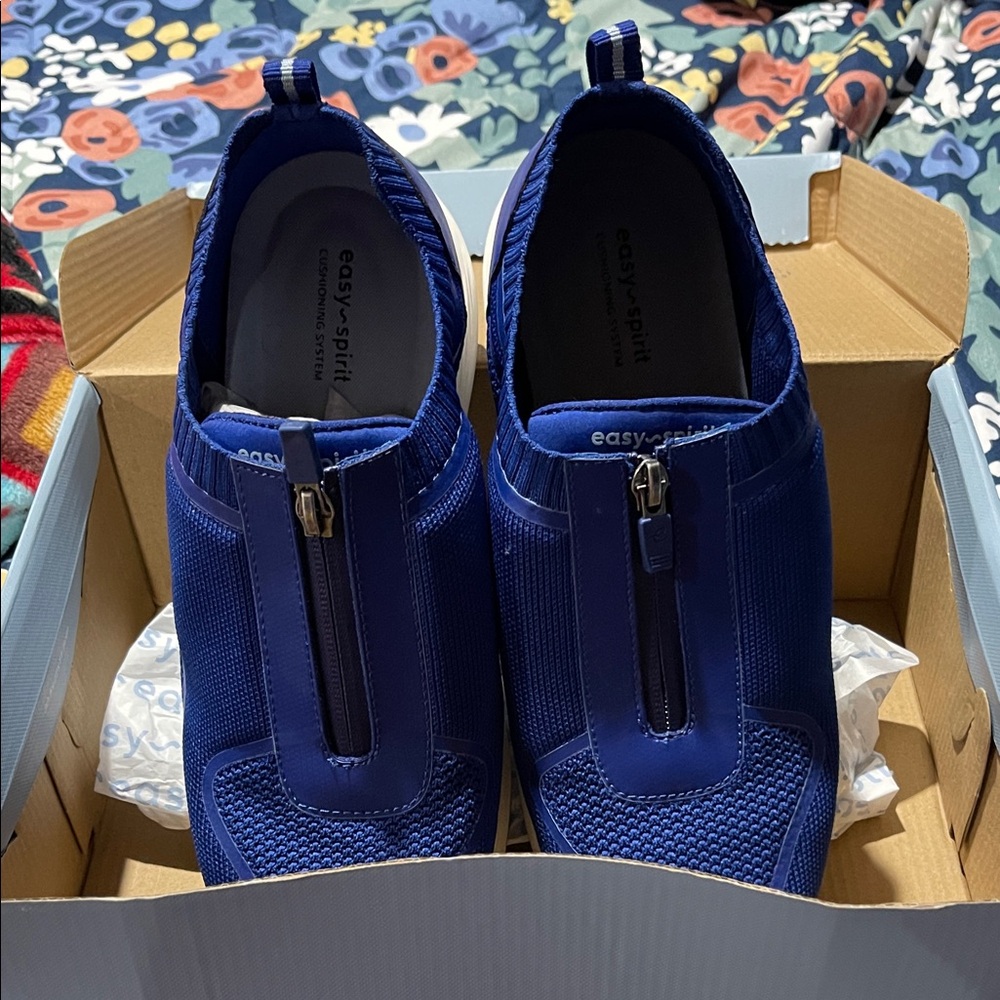 NEW Easy Spirit Striver 11W with zipper blue